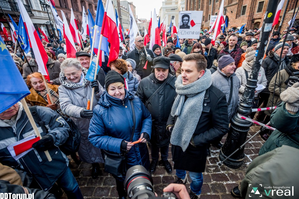 Manifestacja KOD w Toruniu