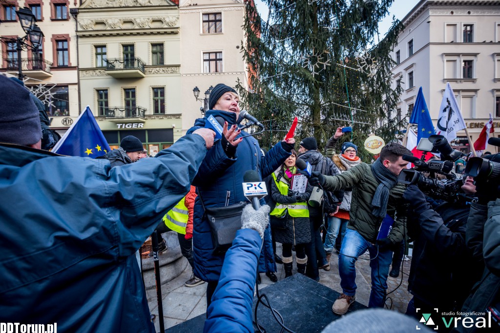 Manifestacja KOD w Toruniu