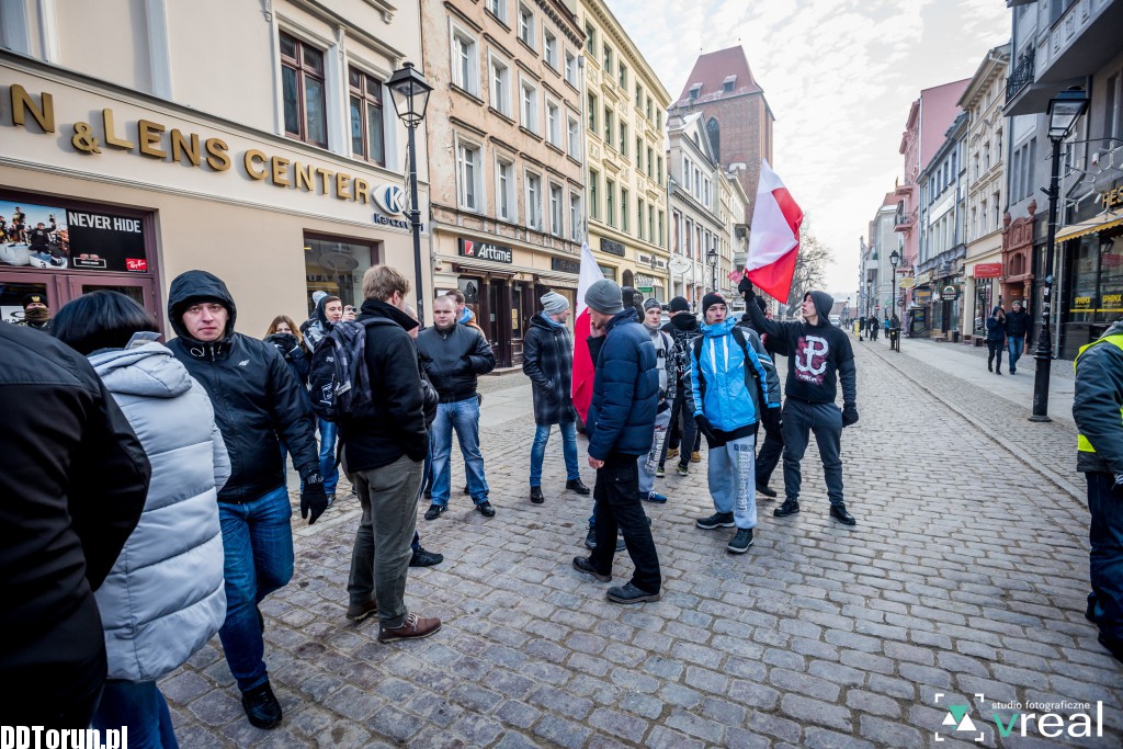 Manifestacja KOD w Toruniu