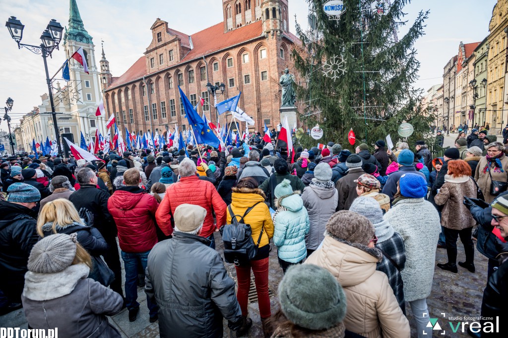 Manifestacja KOD w Toruniu