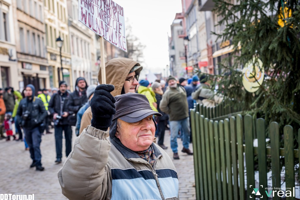 Manifestacja KOD w Toruniu