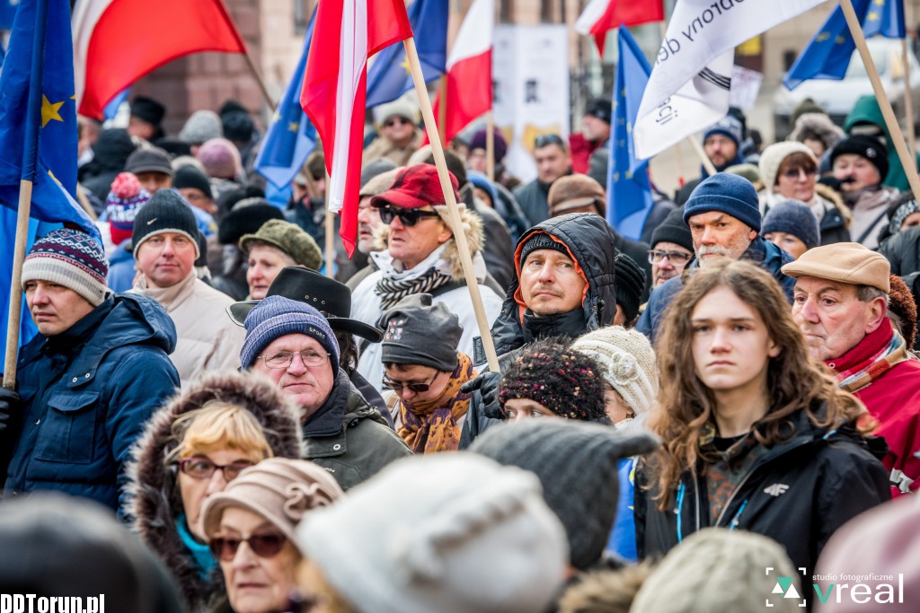 Manifestacja KOD w Toruniu