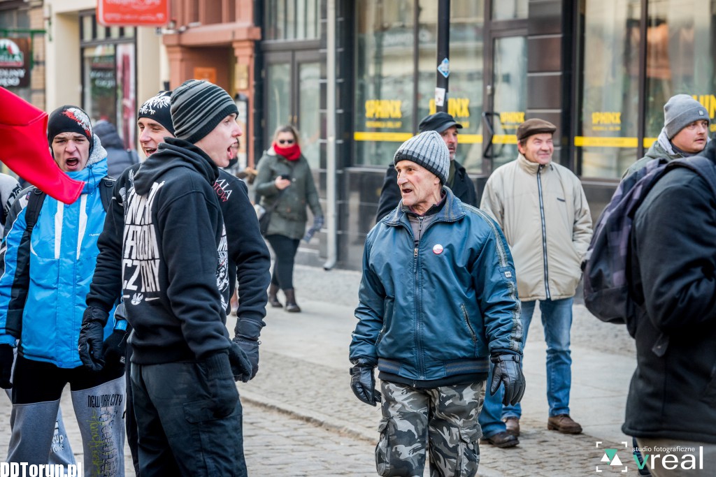 Manifestacja KOD w Toruniu