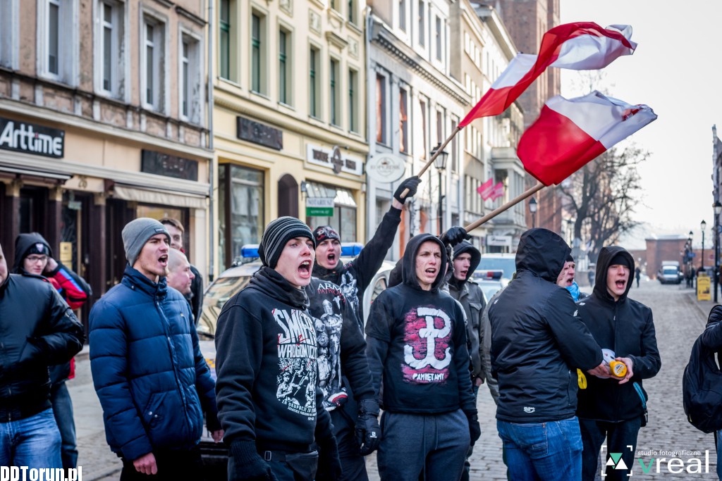 Manifestacja KOD w Toruniu