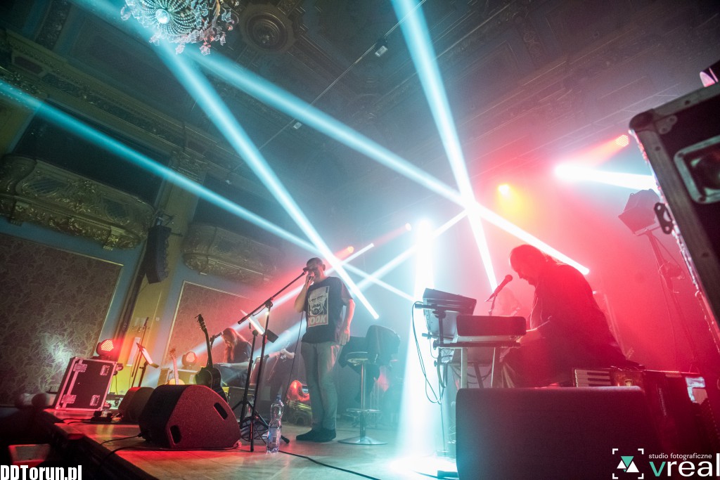 Koncert Kazika w Dworze Artusa
