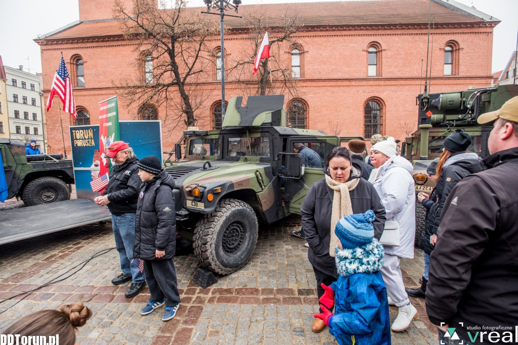 Amerykańscy żołnierze na rynku