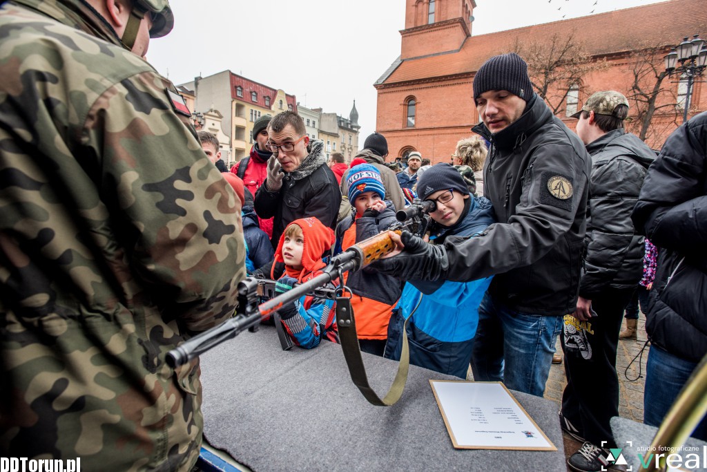 Amerykańscy żołnierze na rynku
