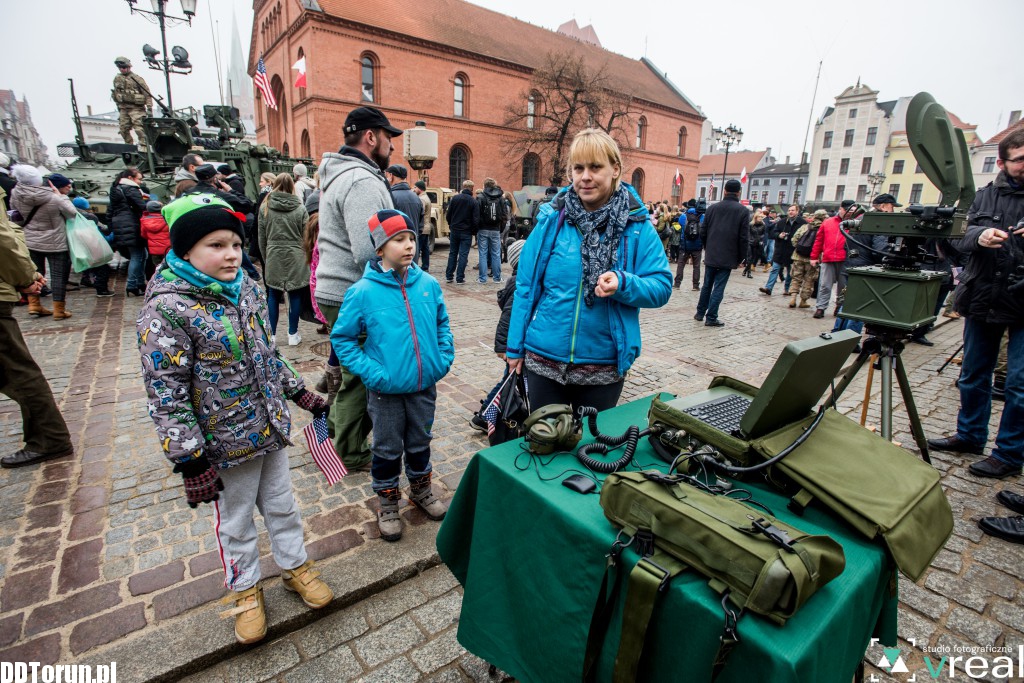 Amerykańscy żołnierze na rynku