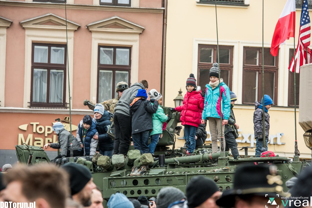 Amerykańscy żołnierze na rynku