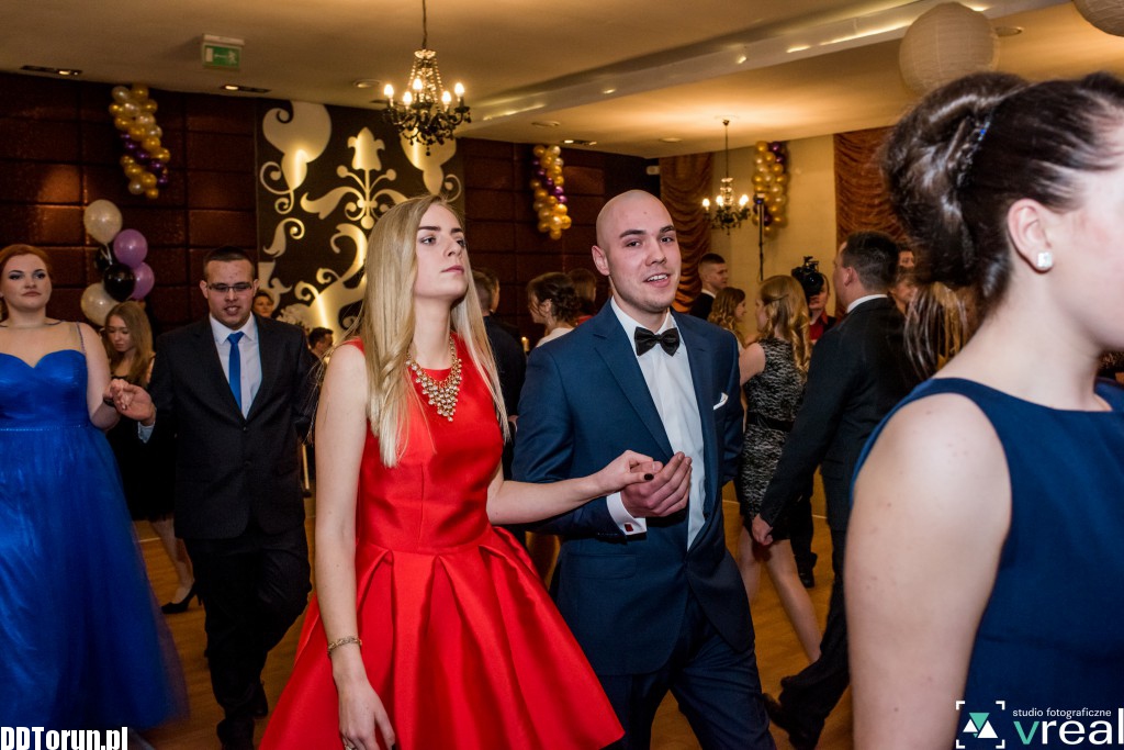 Maturzyści z VI LO na studniówce