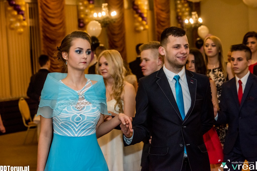 Maturzyści z VI LO na studniówce