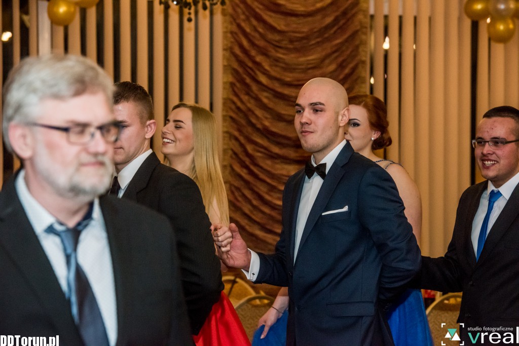 Maturzyści z VI LO na studniówce
