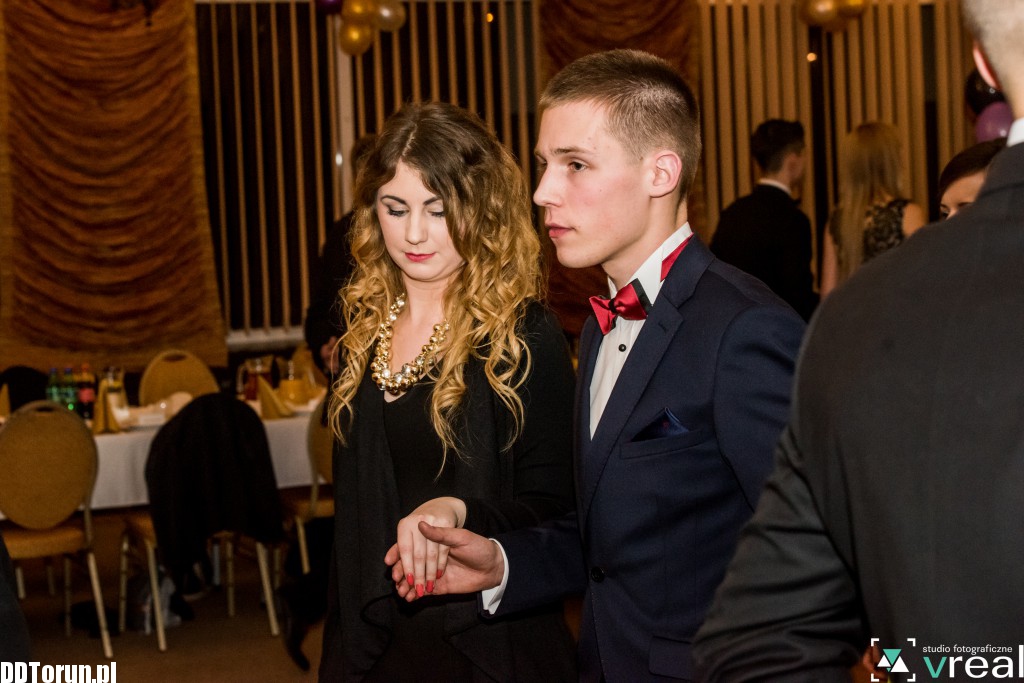 Maturzyści z VI LO na studniówce