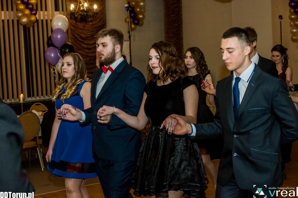 Maturzyści z VI LO na studniówce