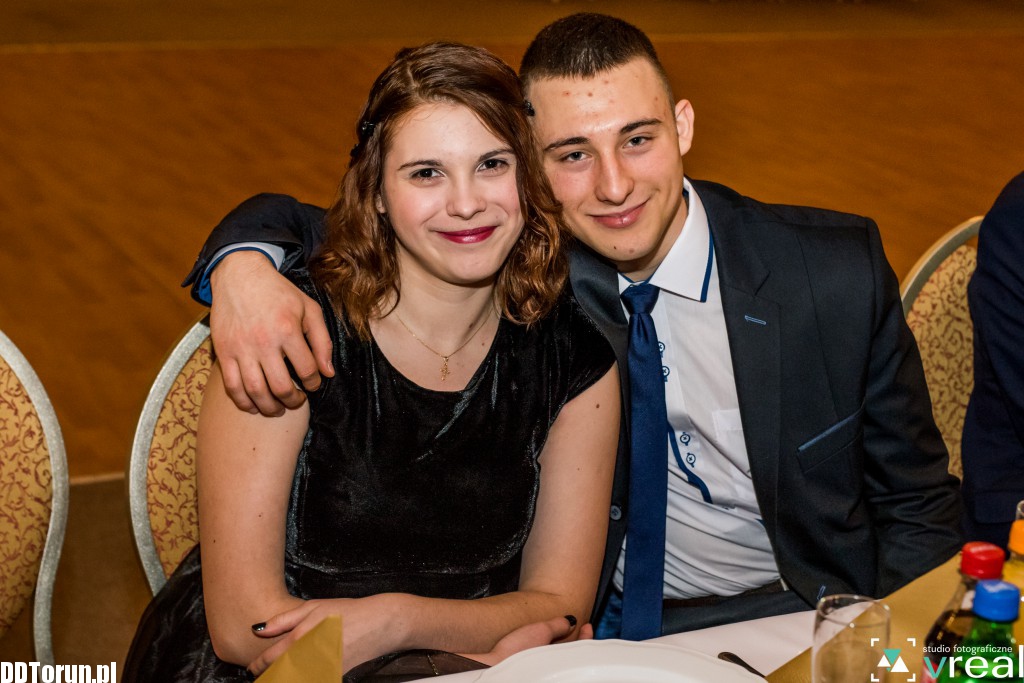 Maturzyści z VI LO na studniówce