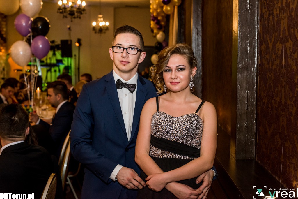 Maturzyści z VI LO na studniówce