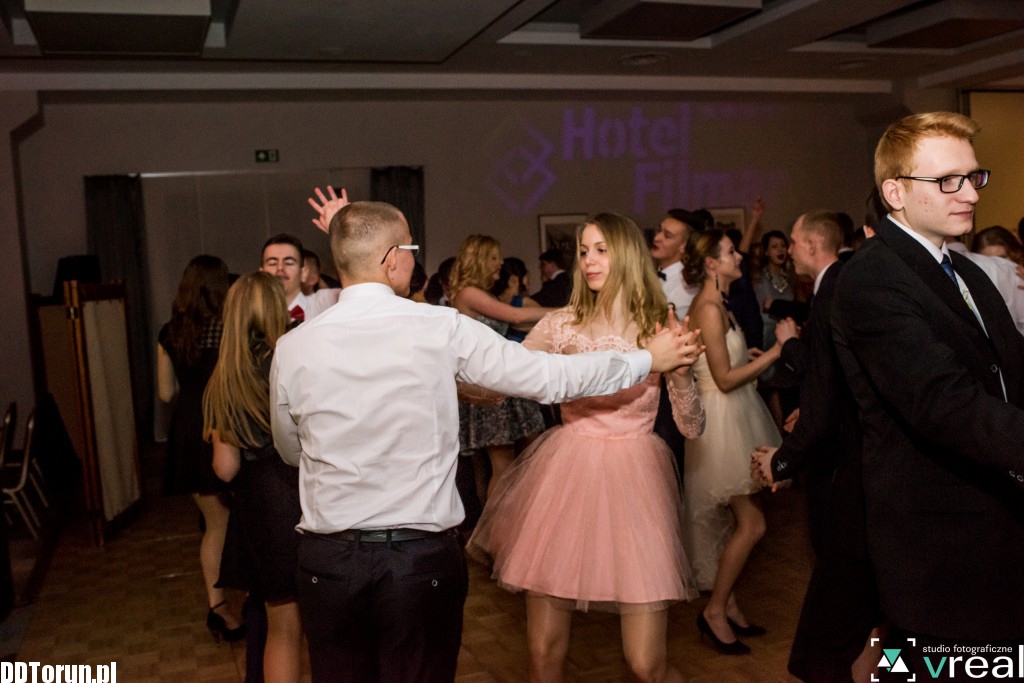 Studniówkowy bal w toruńskim ZSMEiE