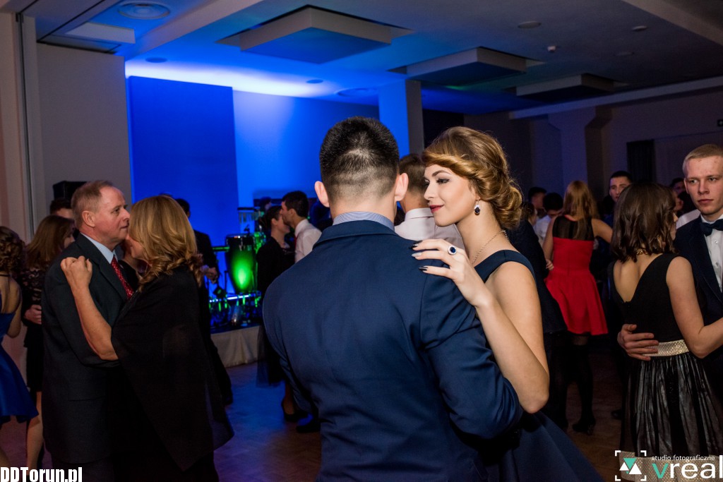 Studniówkowy bal w toruńskim ZSMEiE