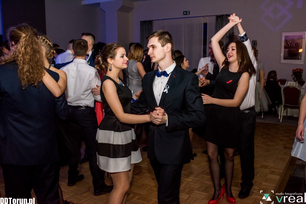 Studniówkowy bal w toruńskim ZSMEiE
