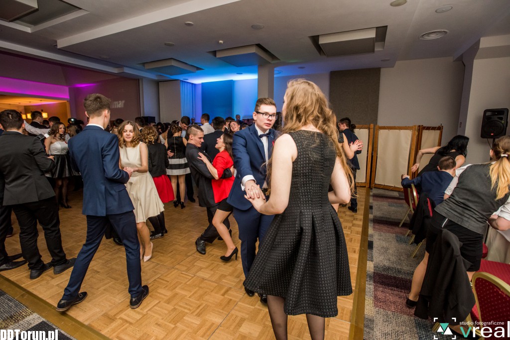 Studniówkowy bal w toruńskim ZSMEiE