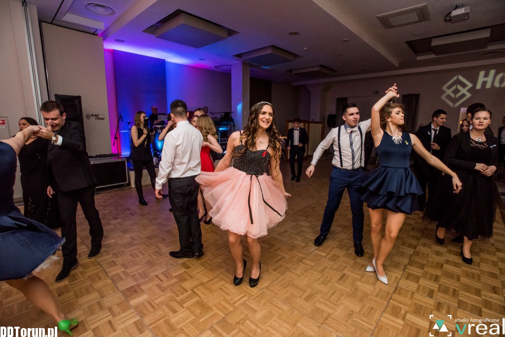 Studniówkowy bal w toruńskim ZSMEiE