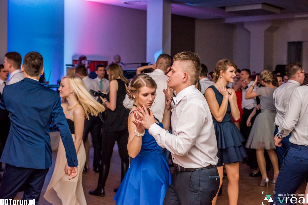 Studniówkowy bal w toruńskim ZSMEiE
