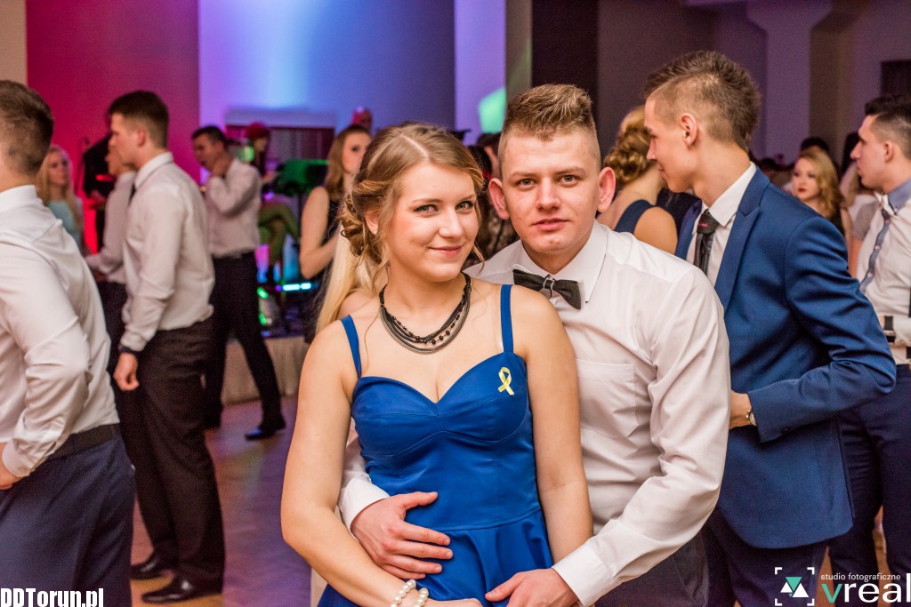 Studniówkowy bal w toruńskim ZSMEiE