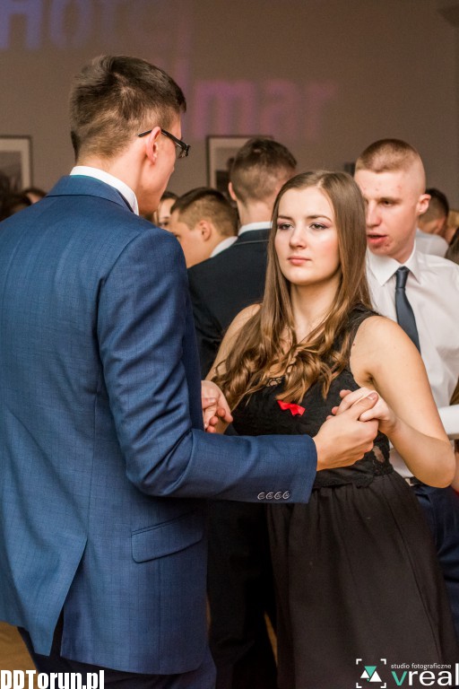 Studniówkowy bal w toruńskim ZSMEiE