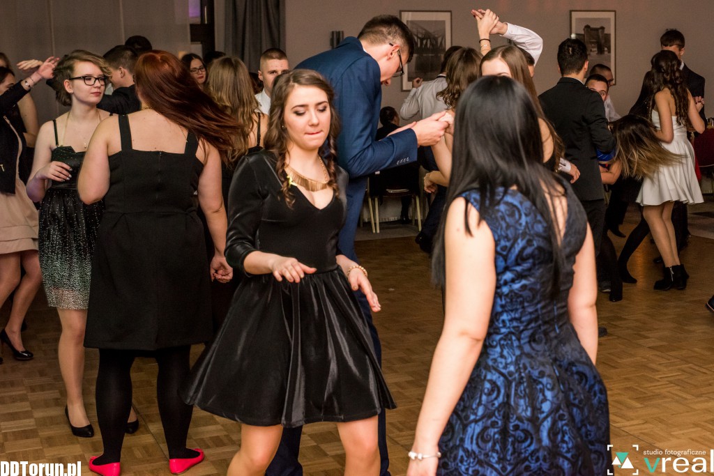 Studniówkowy bal w toruńskim ZSMEiE