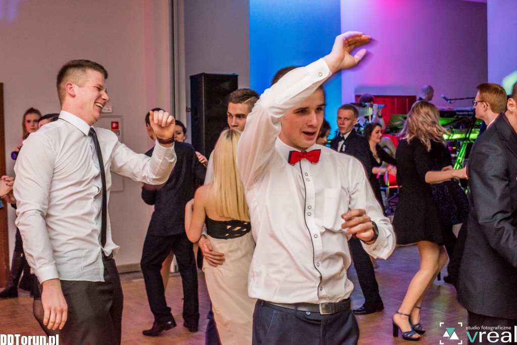 Studniówkowy bal w toruńskim ZSMEiE