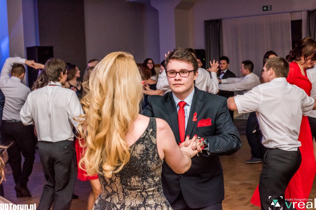 Studniówkowy bal w toruńskim ZSMEiE