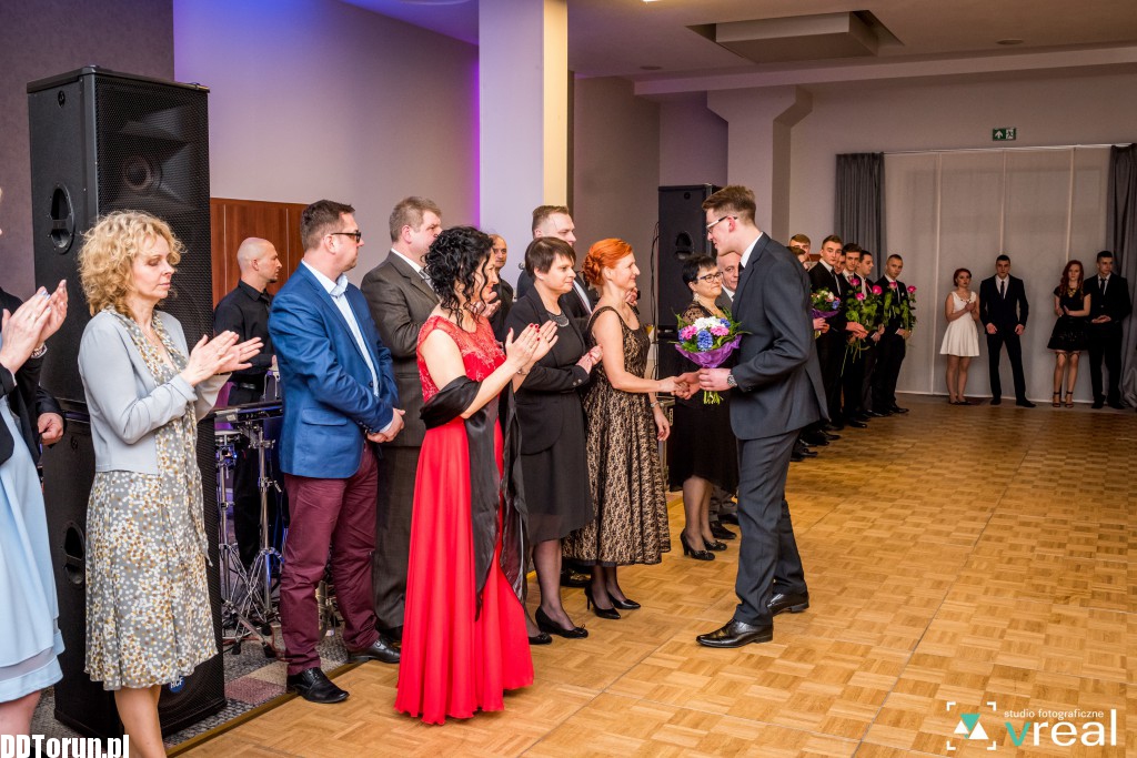 Studniówkowy bal samochodówki