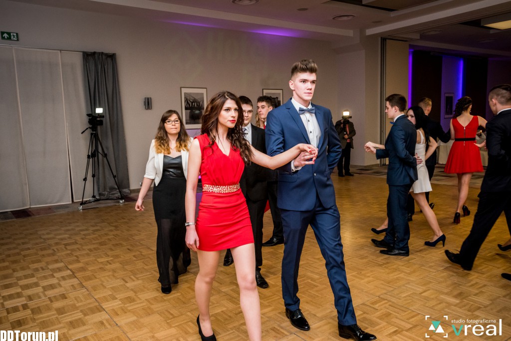 Studniówkowy bal samochodówki