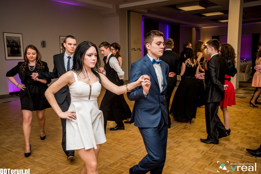 Studniówkowy bal samochodówki