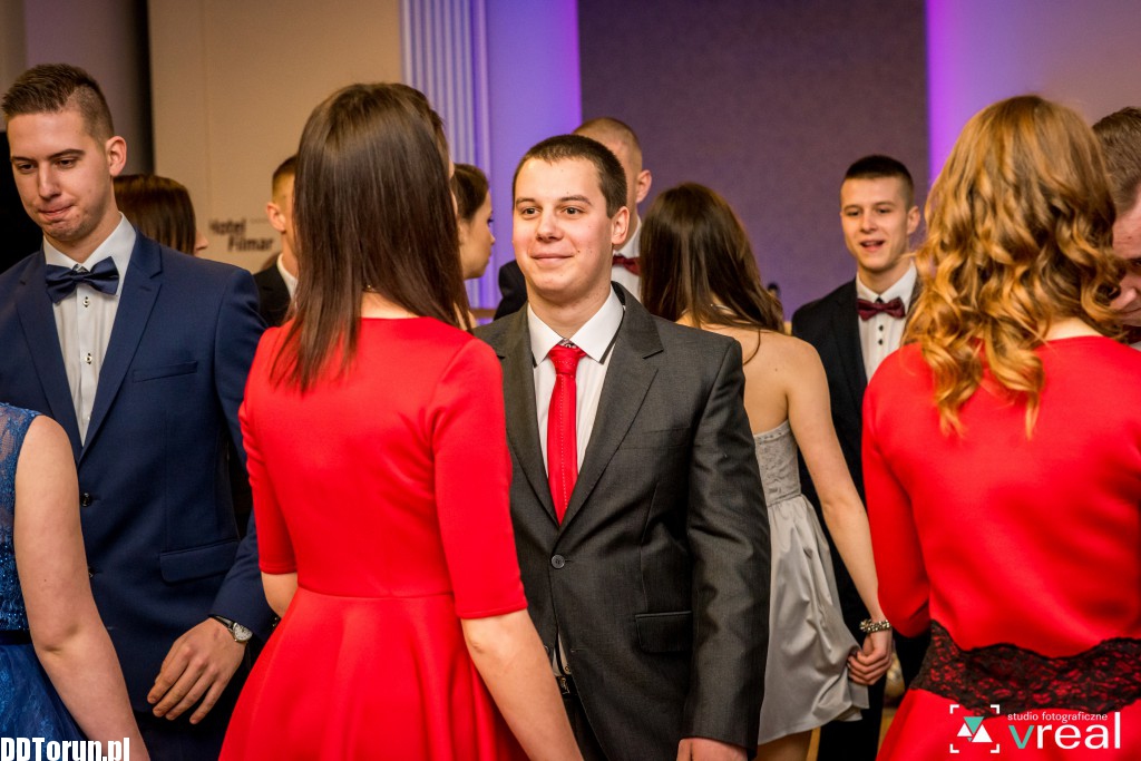 Studniówkowy bal samochodówki