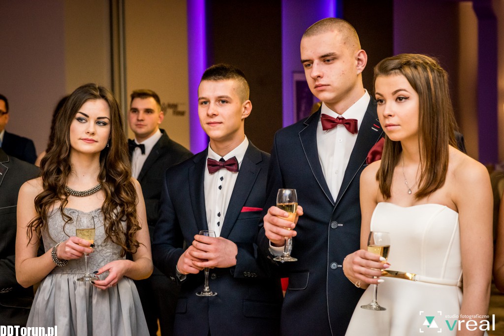 Studniówkowy bal samochodówki