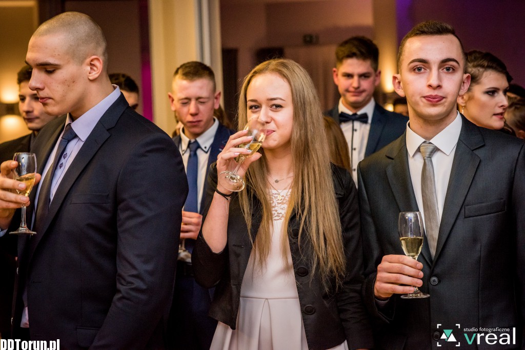 Studniówkowy bal samochodówki