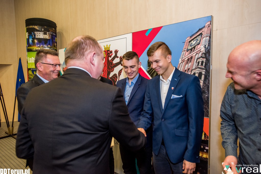 Stypendia od marszałka przyznane