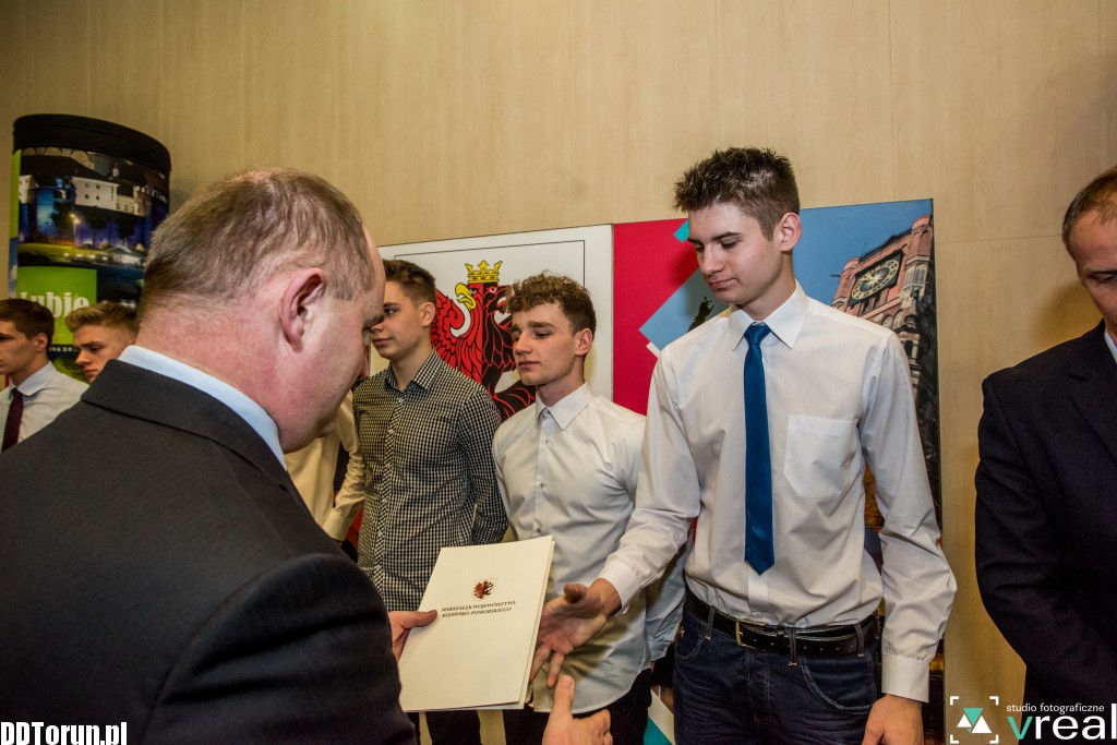 Stypendia od marszałka przyznane