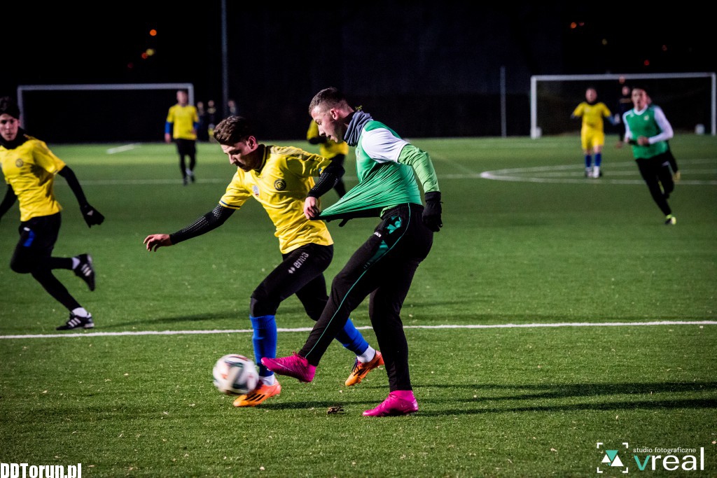 Elana rozgromiona w sparingu