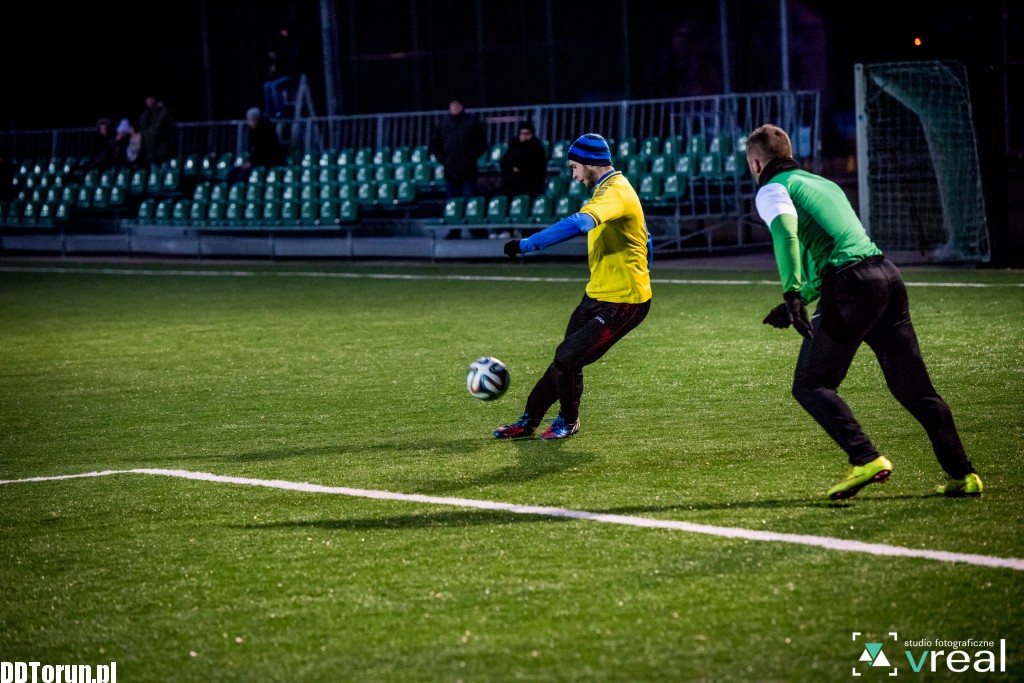 Elana rozgromiona w sparingu