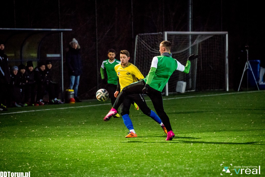 Elana rozgromiona w sparingu