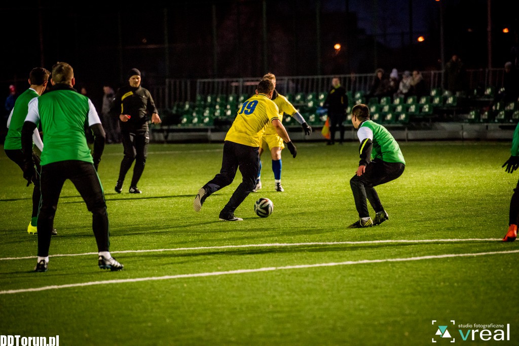 Elana rozgromiona w sparingu