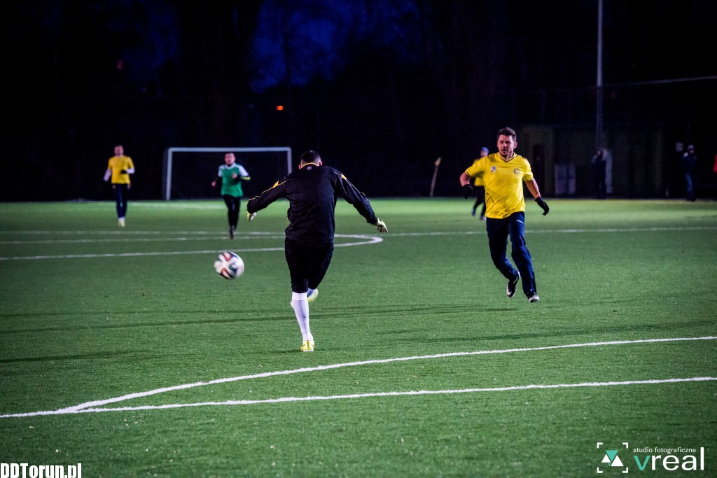 Elana rozgromiona w sparingu