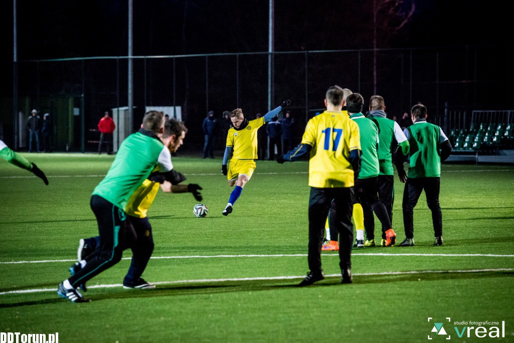 Elana rozgromiona w sparingu