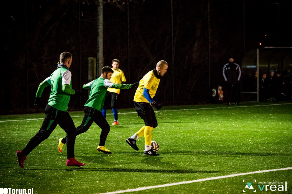 Elana rozgromiona w sparingu