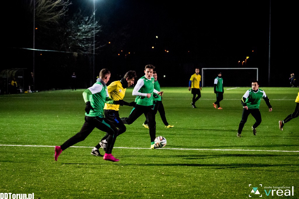Elana rozgromiona w sparingu