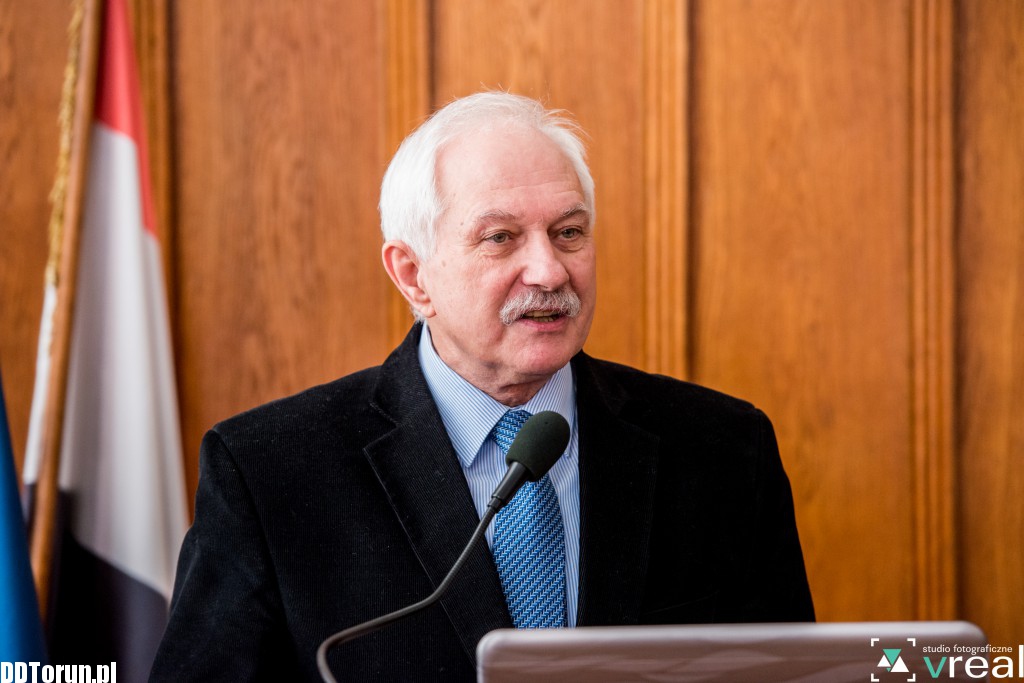 Dyktando w urzędzie marszałkowskim