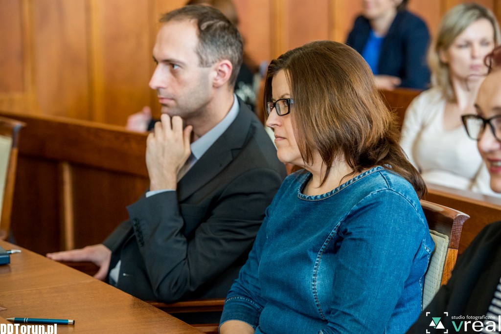 Dyktando w urzędzie marszałkowskim