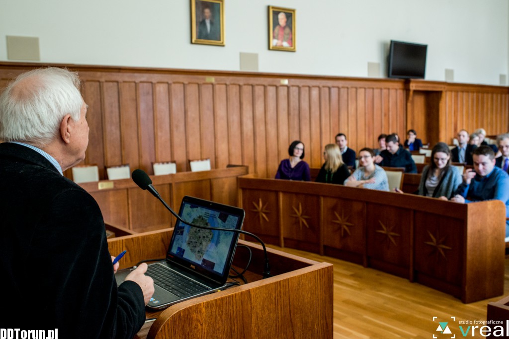 Dyktando w urzędzie marszałkowskim